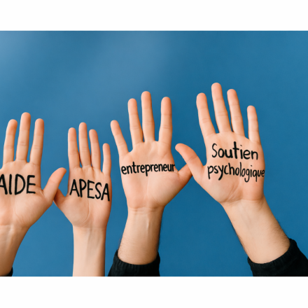 Des mains levées avec les mots : Aide ; APESA ; Entrepreneur, Soutien psychologique